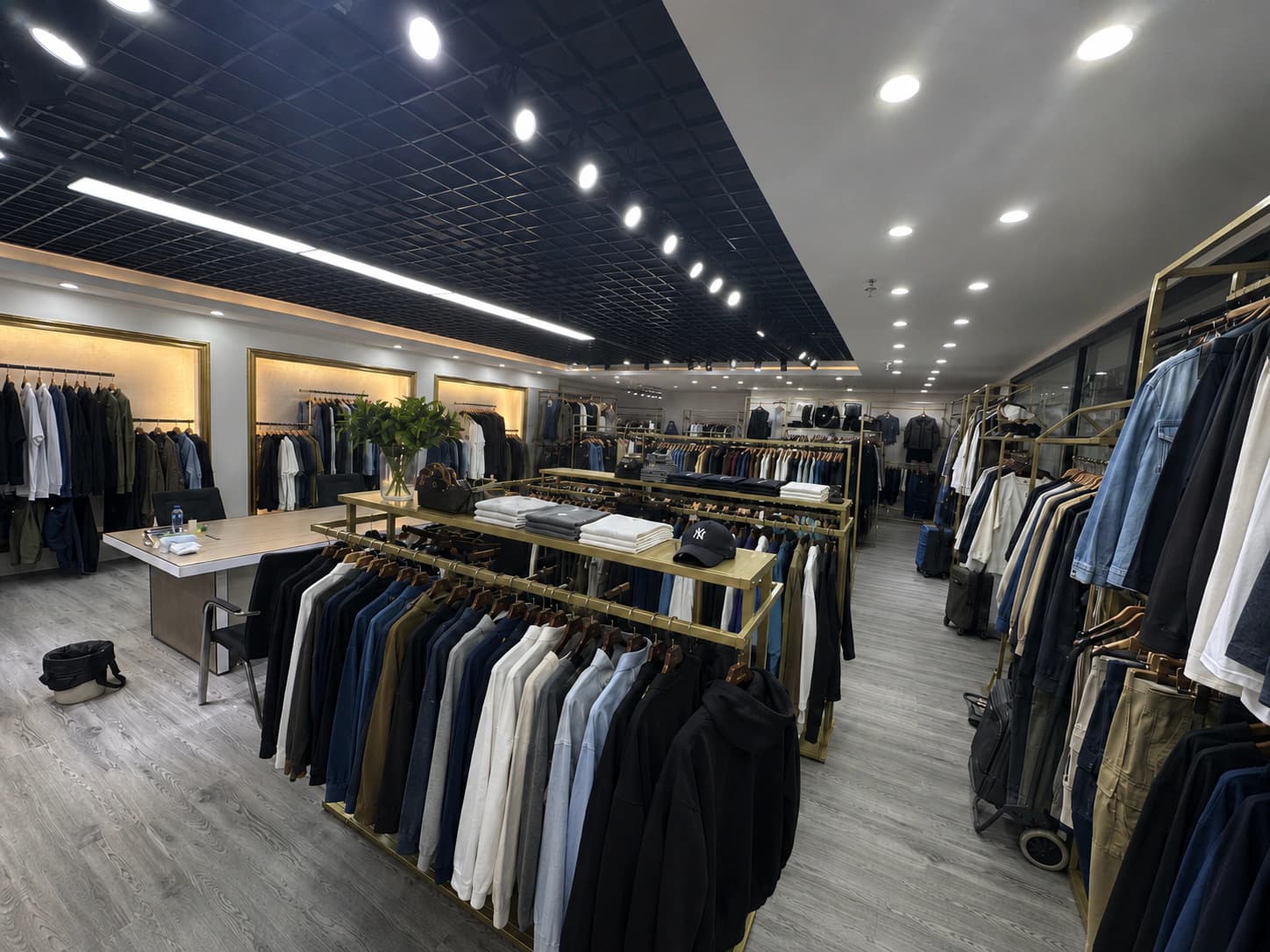KAOUYOU menswear showroom displaying custom hoodie and sweatshirt samples