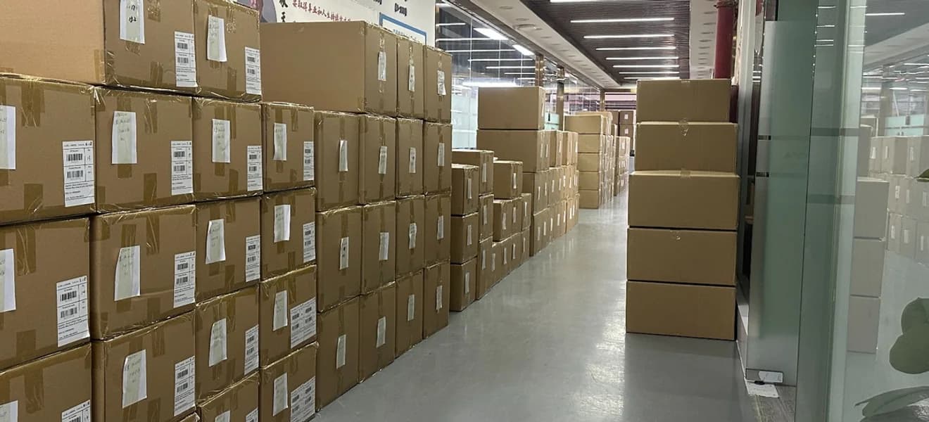 Labeled cartons prepared for shipment handoff at KAOUYOU