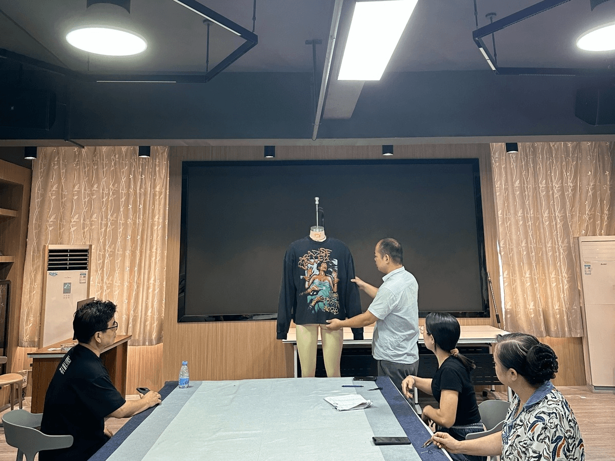 KAOUYOU factory and quality teams reviewing a first garment against production requirements